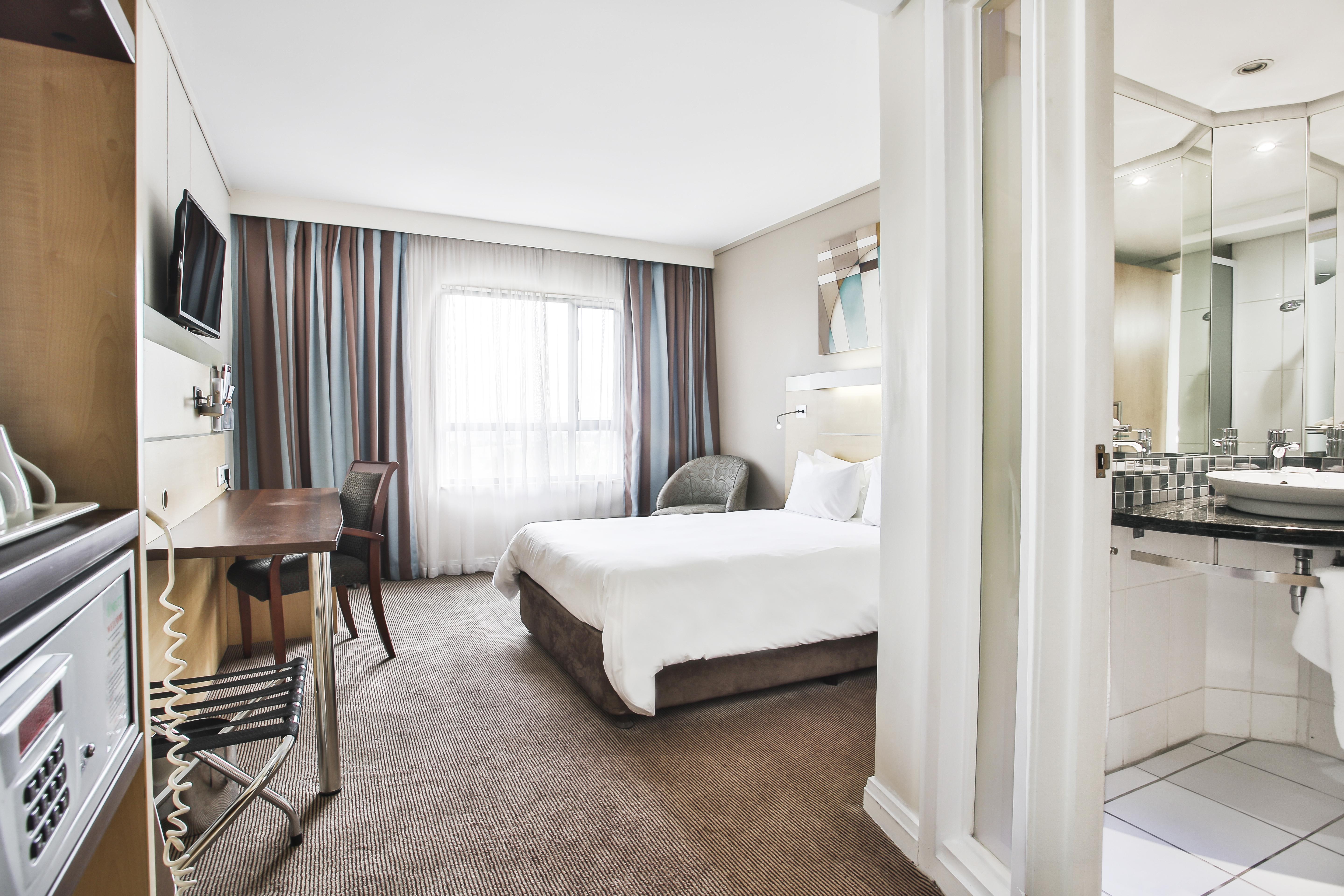 Holiday Inn Express Sandton-Woodmead By Ihg Exterior photo