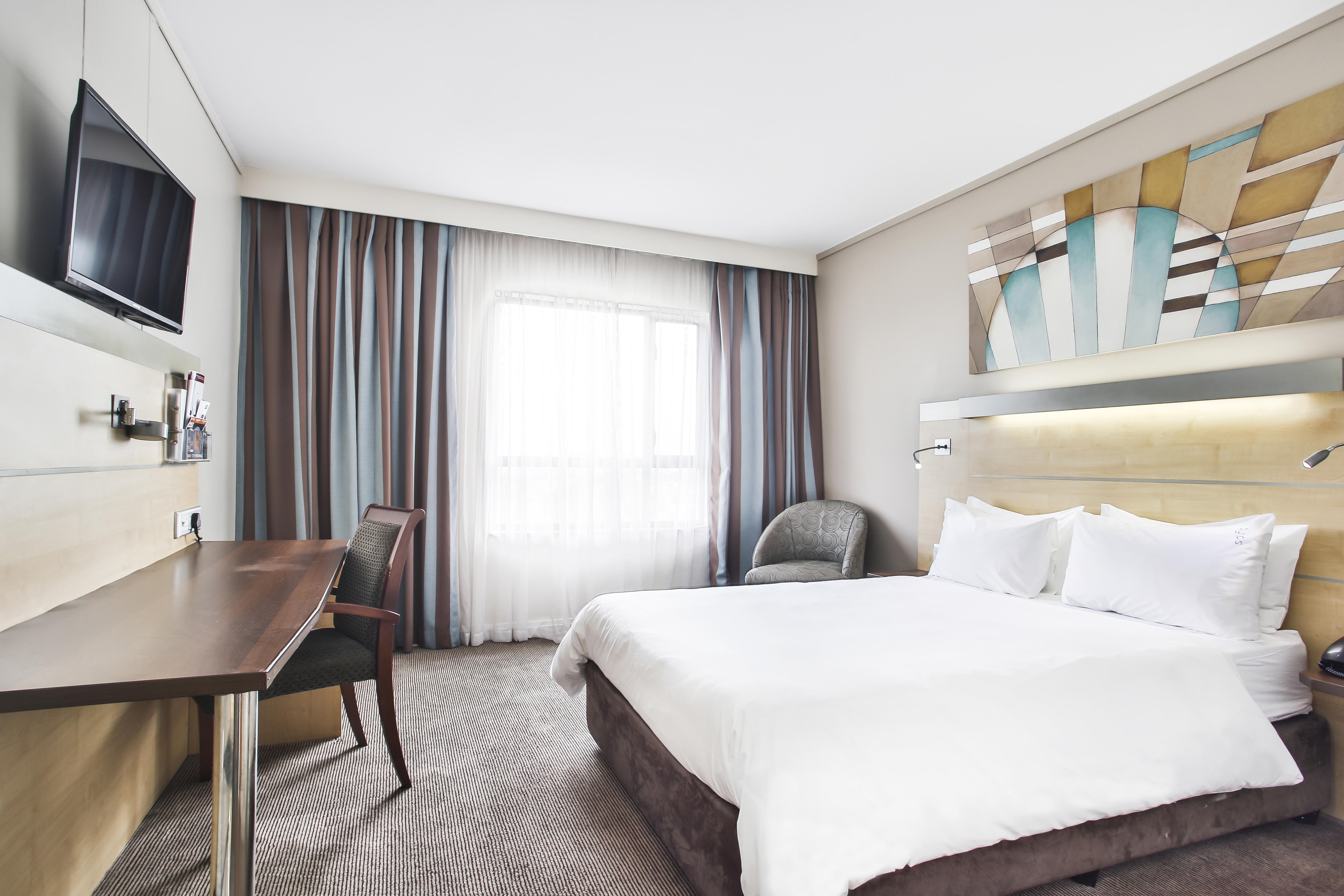 Holiday Inn Express Sandton-Woodmead By Ihg Exterior photo