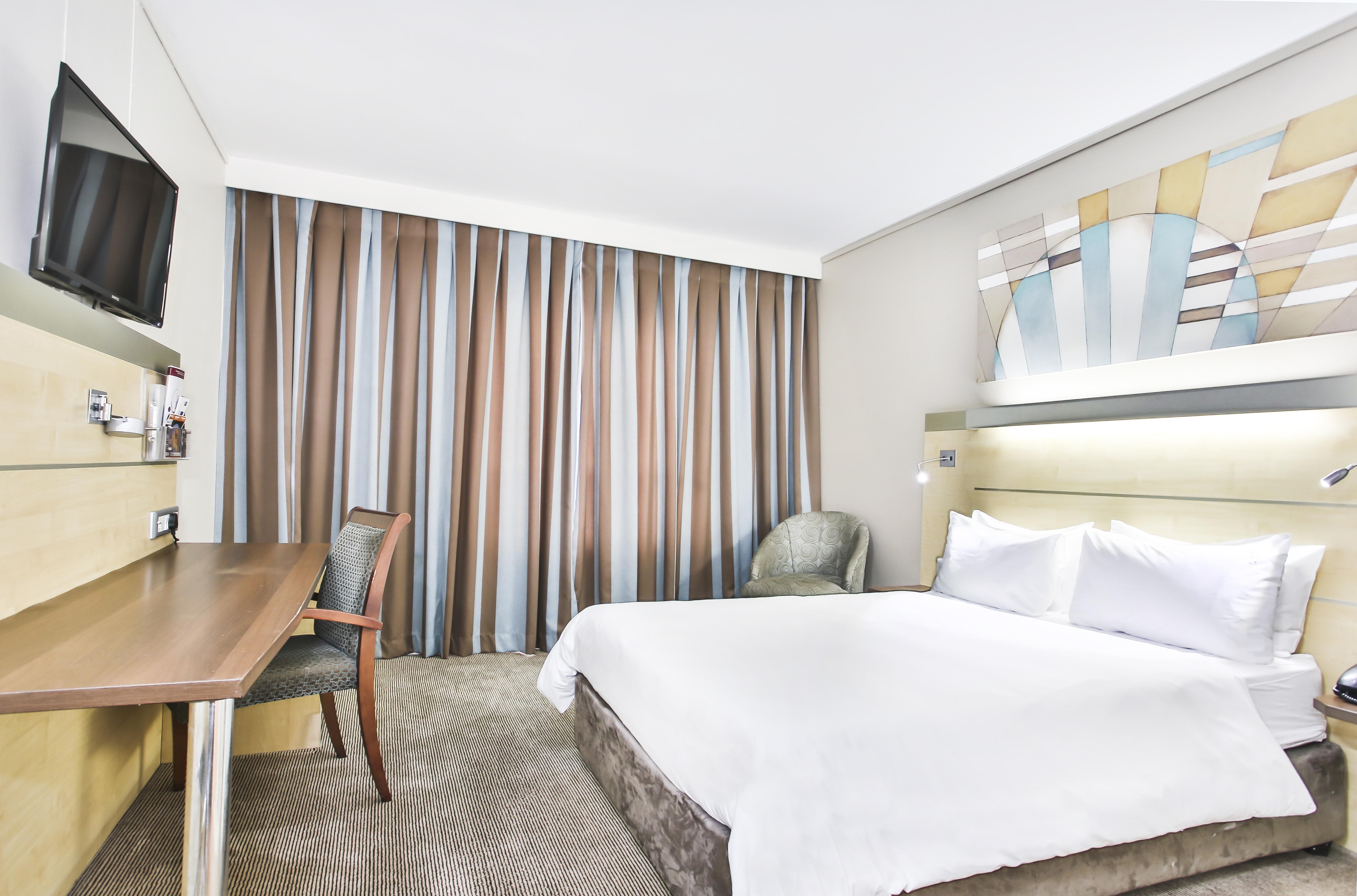 Holiday Inn Express Sandton-Woodmead By Ihg Exterior photo