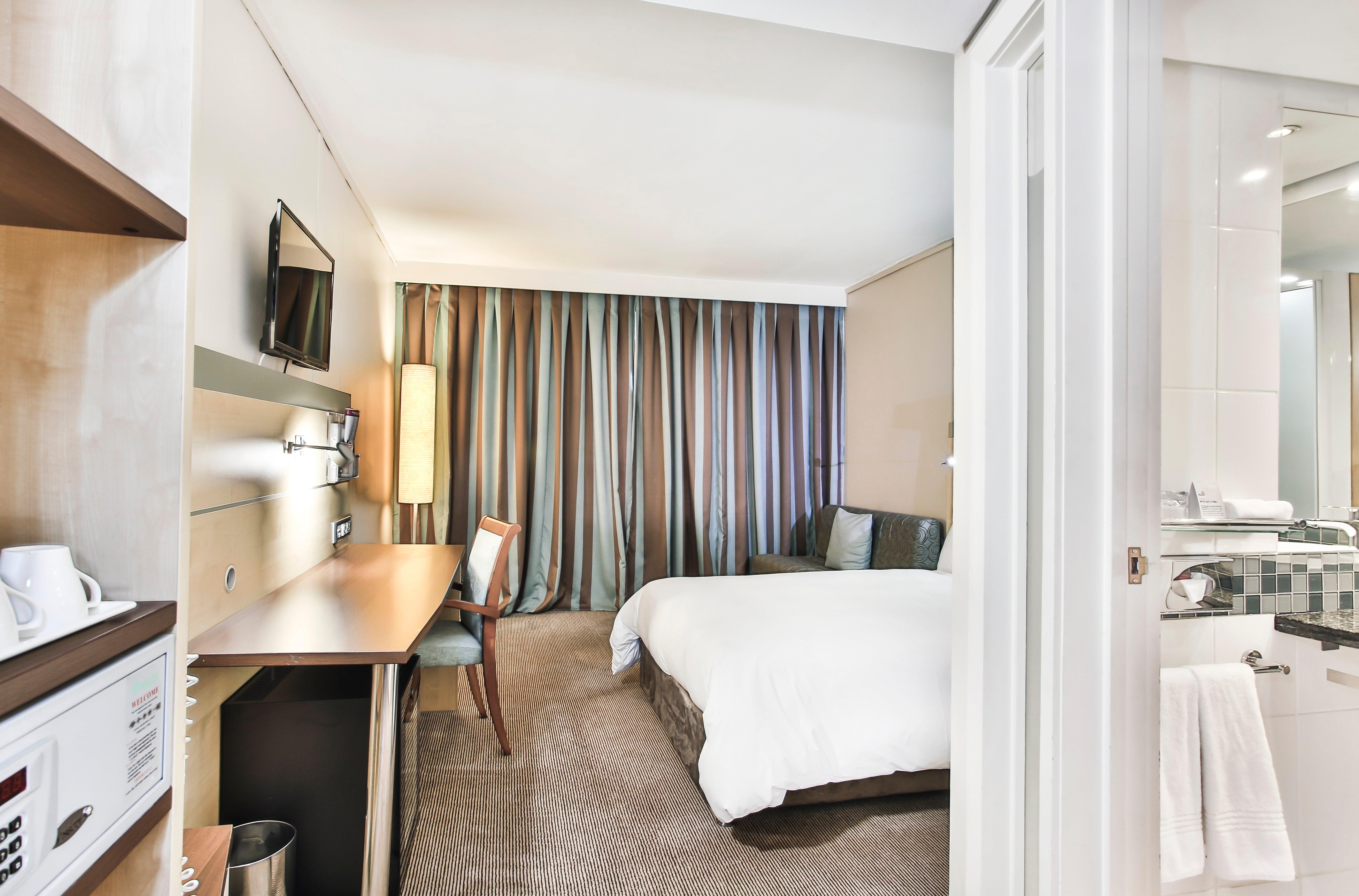 Holiday Inn Express Sandton-Woodmead By Ihg Exterior photo
