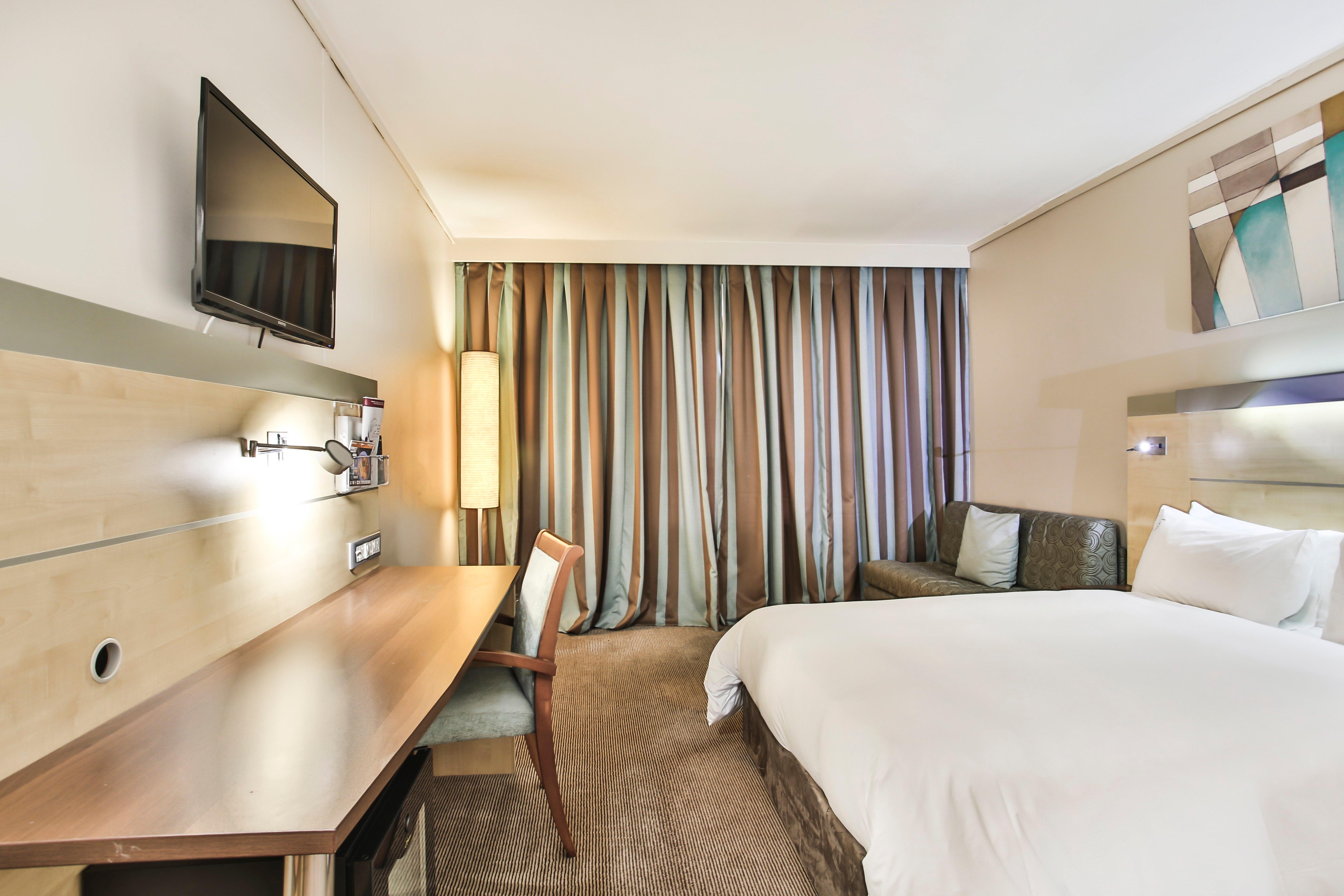Holiday Inn Express Sandton-Woodmead By Ihg Exterior photo