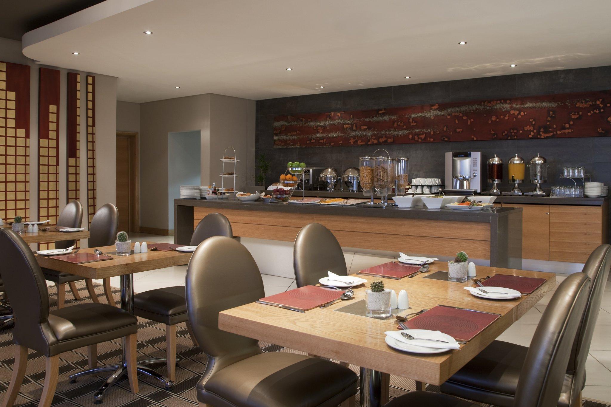 Holiday Inn Express Sandton-Woodmead By Ihg Exterior photo