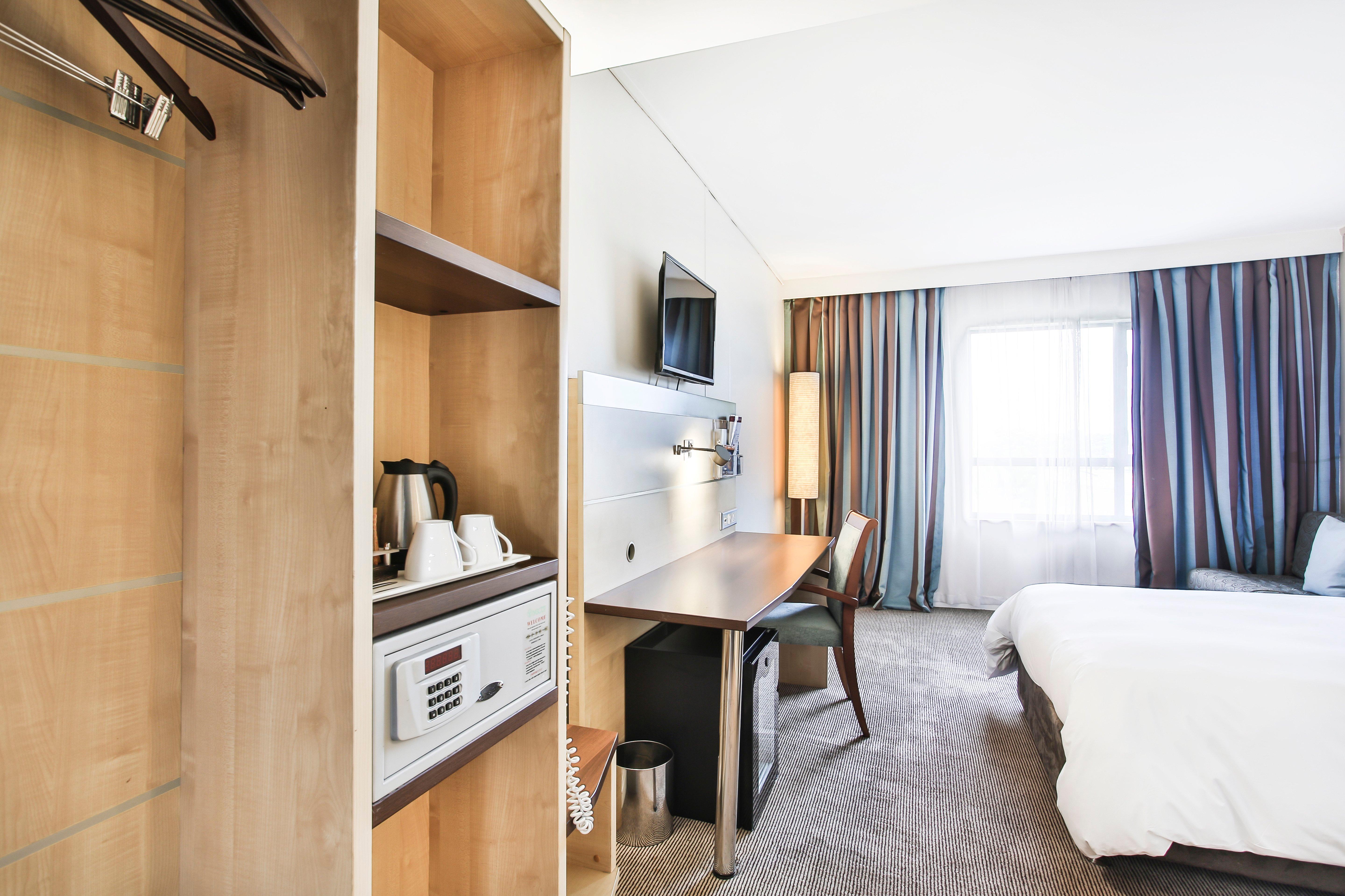 Holiday Inn Express Sandton-Woodmead By Ihg Exterior photo
