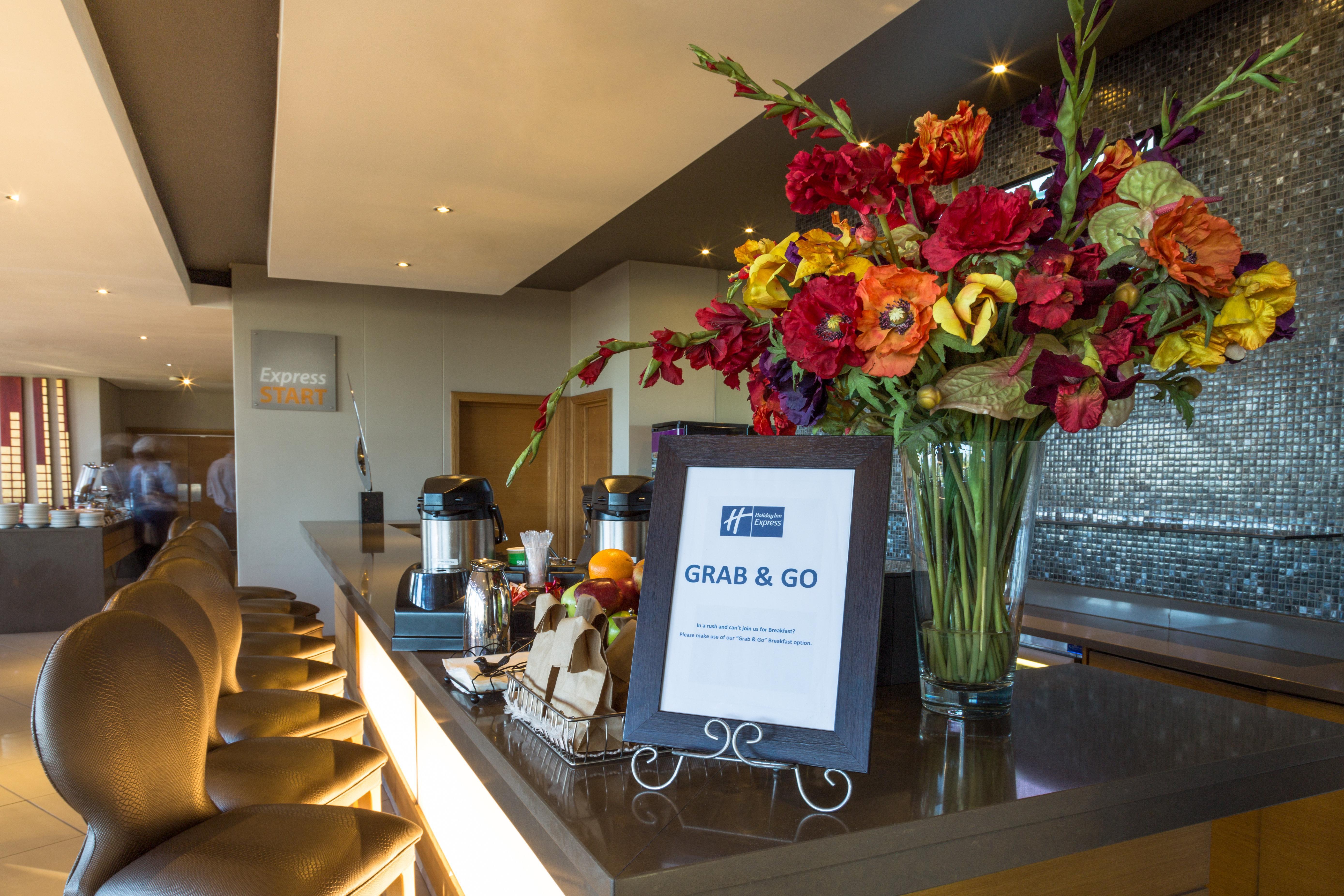 Holiday Inn Express Sandton-Woodmead By Ihg Exterior photo