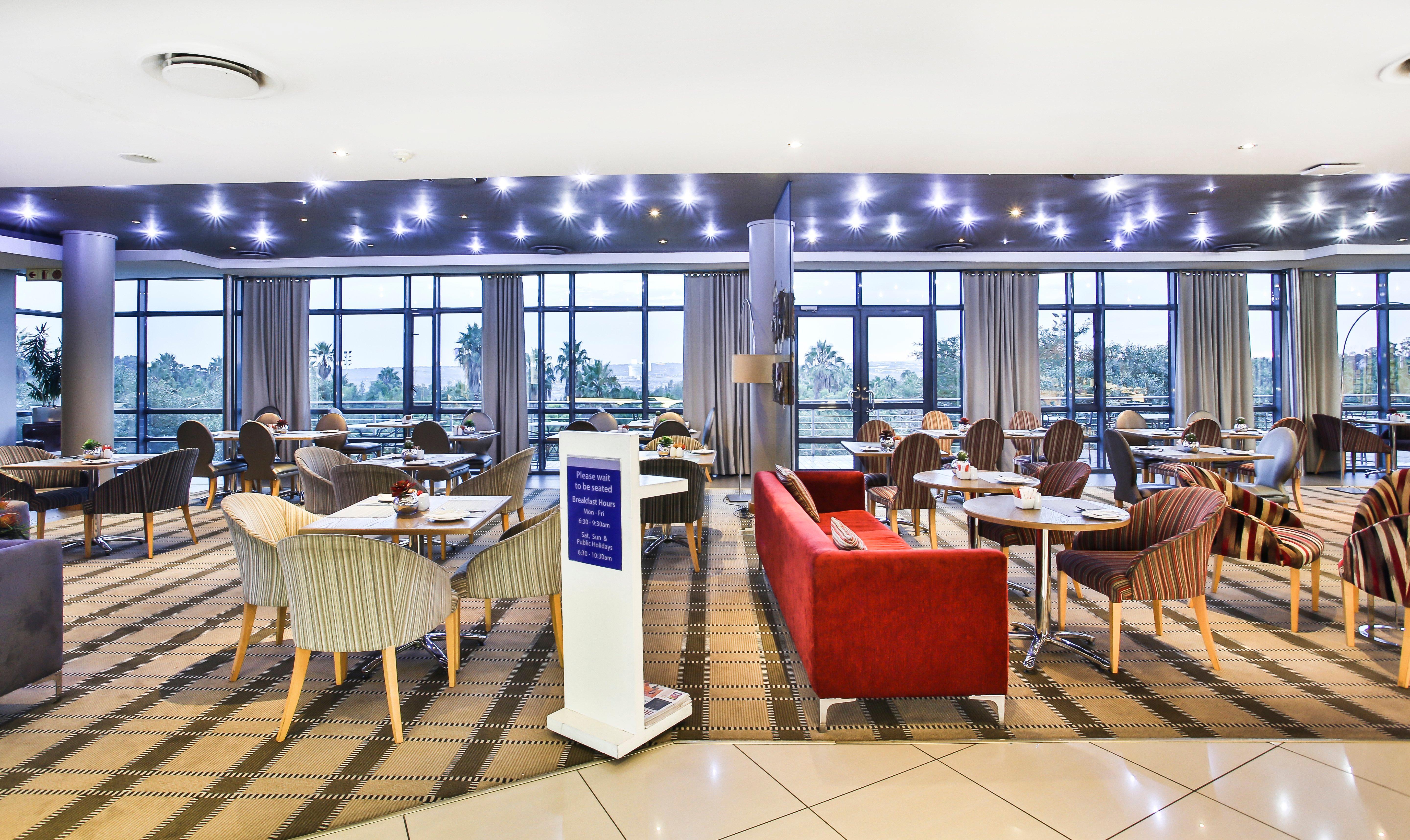 Holiday Inn Express Sandton-Woodmead By Ihg Exterior photo