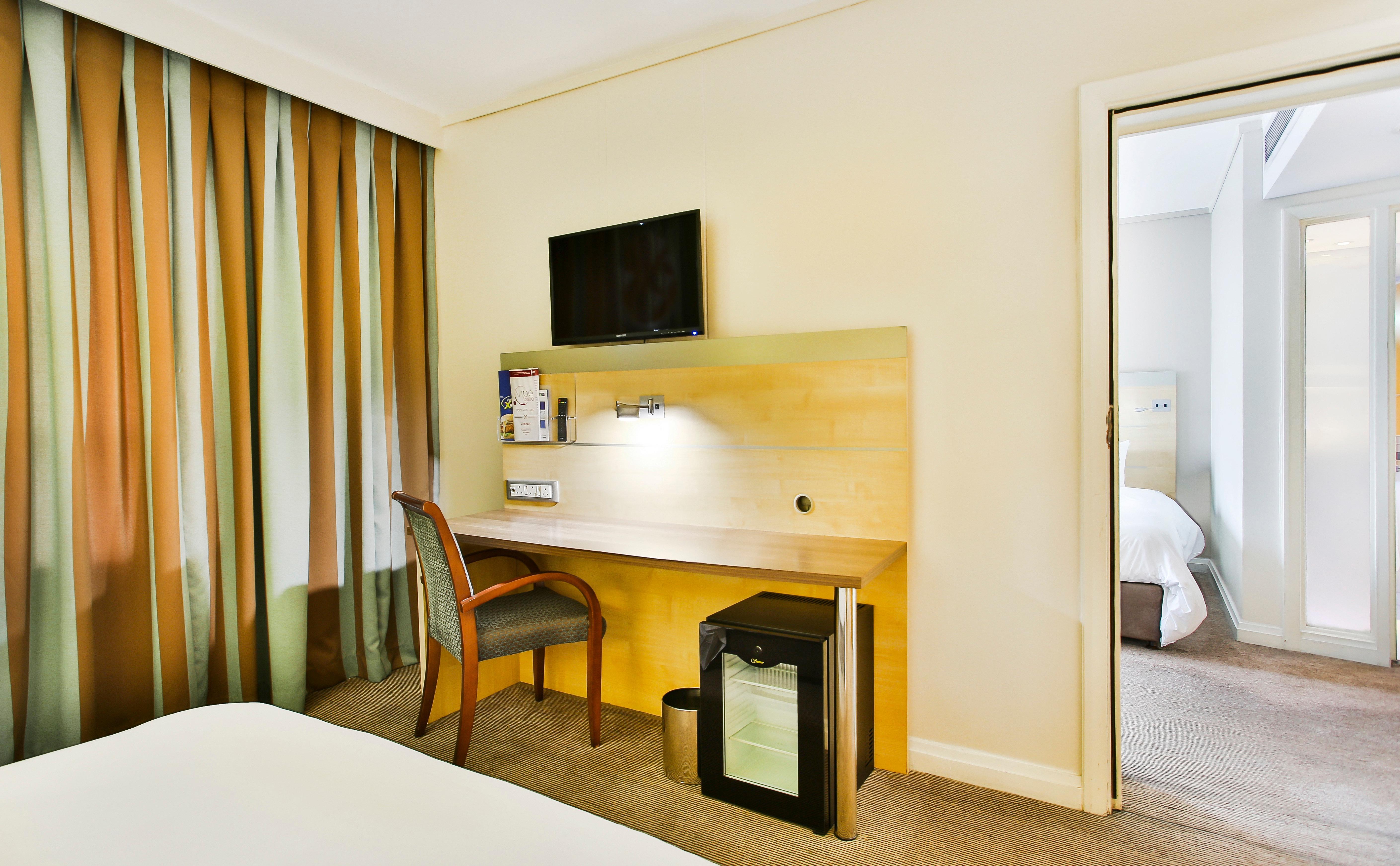 Holiday Inn Express Sandton-Woodmead By Ihg Exterior photo