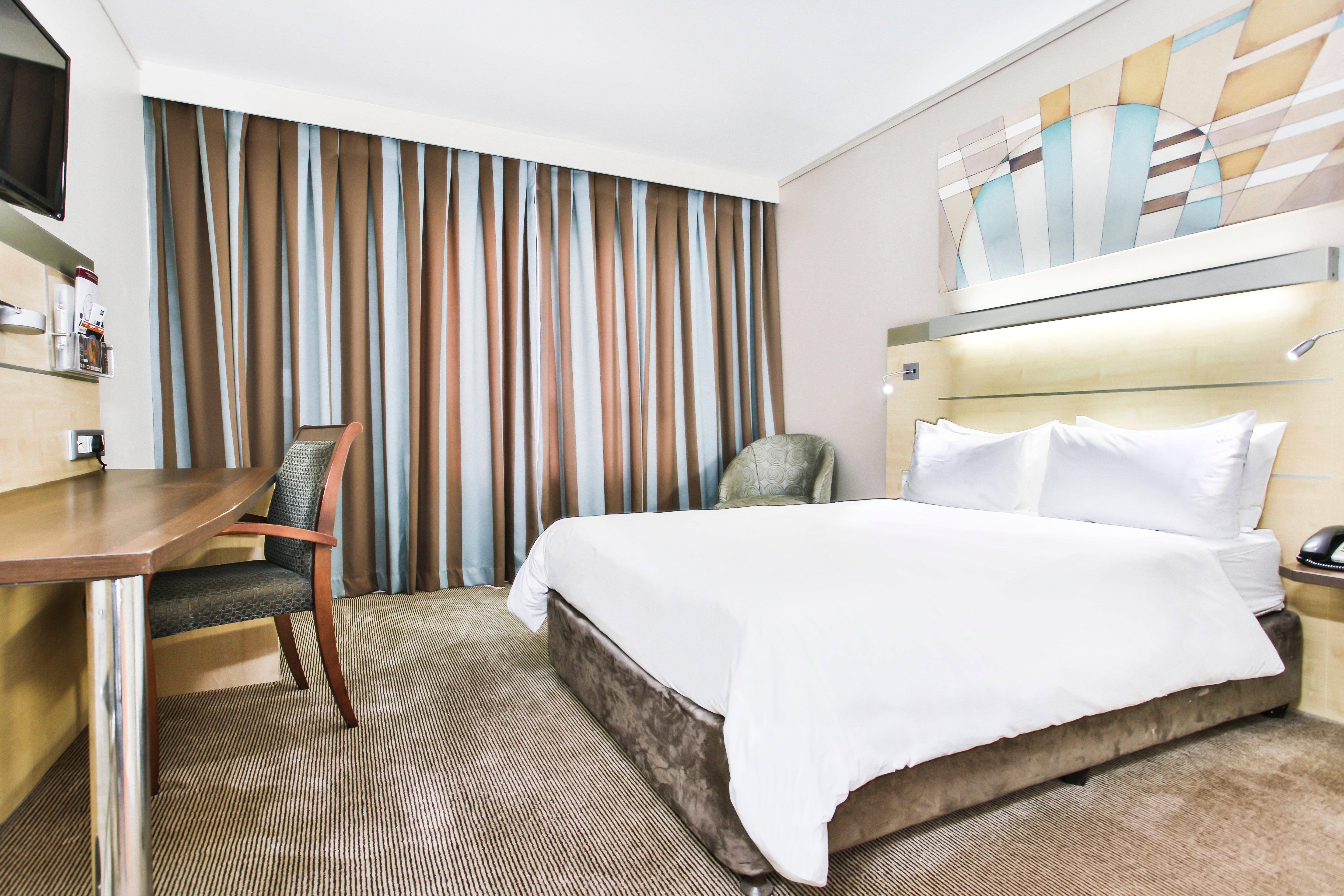 Holiday Inn Express Sandton-Woodmead By Ihg Exterior photo