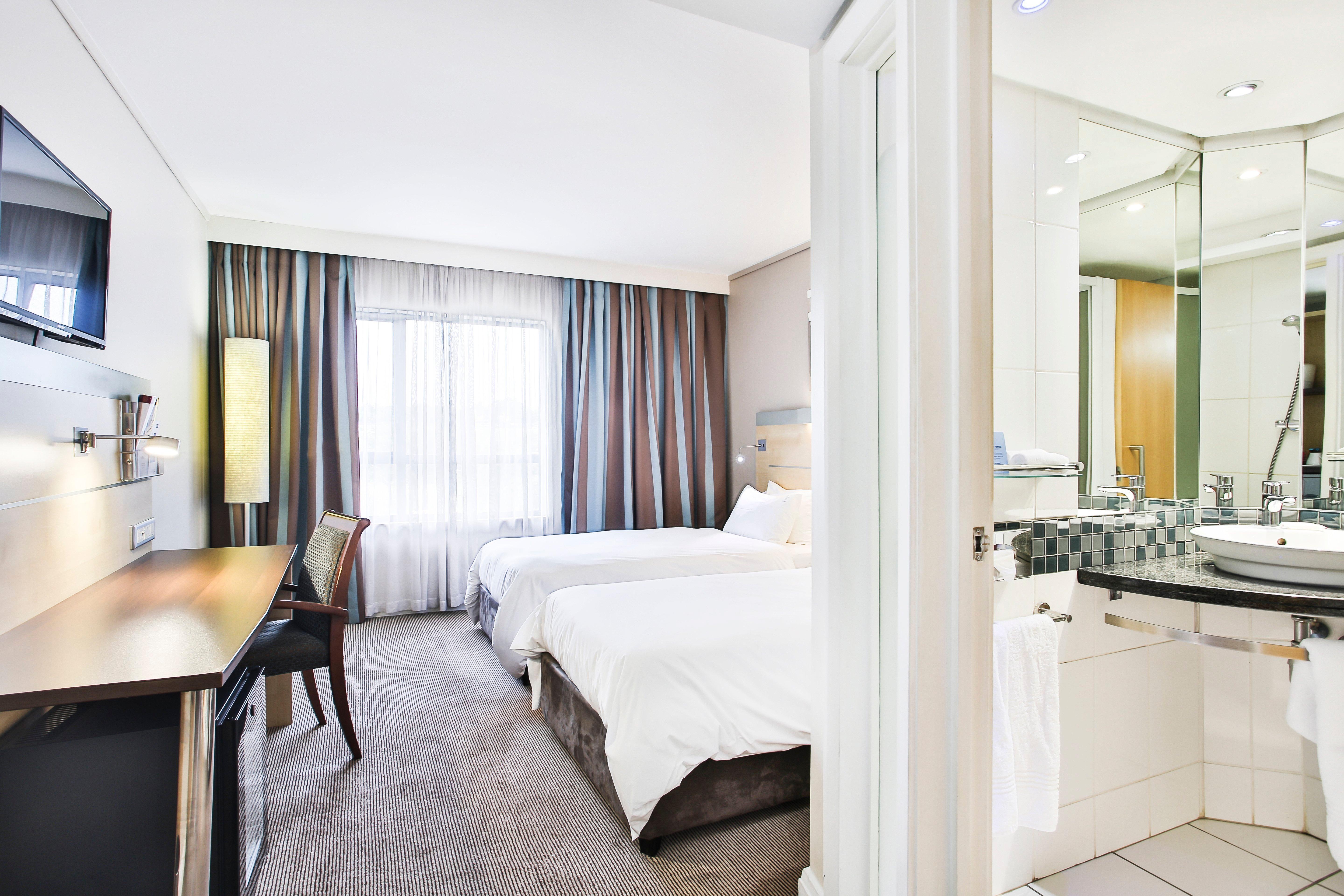 Holiday Inn Express Sandton-Woodmead By Ihg Exterior photo