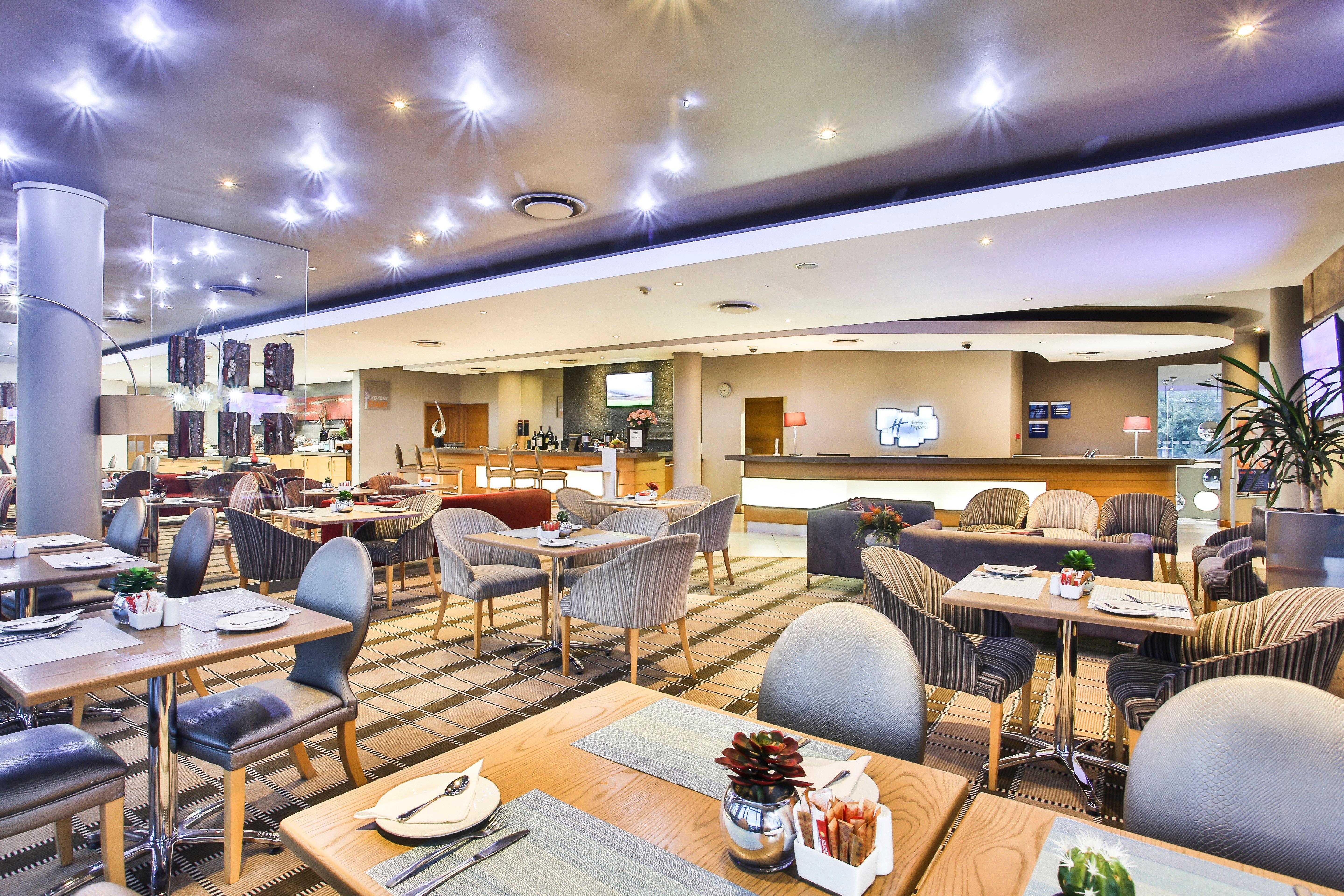 Holiday Inn Express Sandton-Woodmead By Ihg Exterior photo