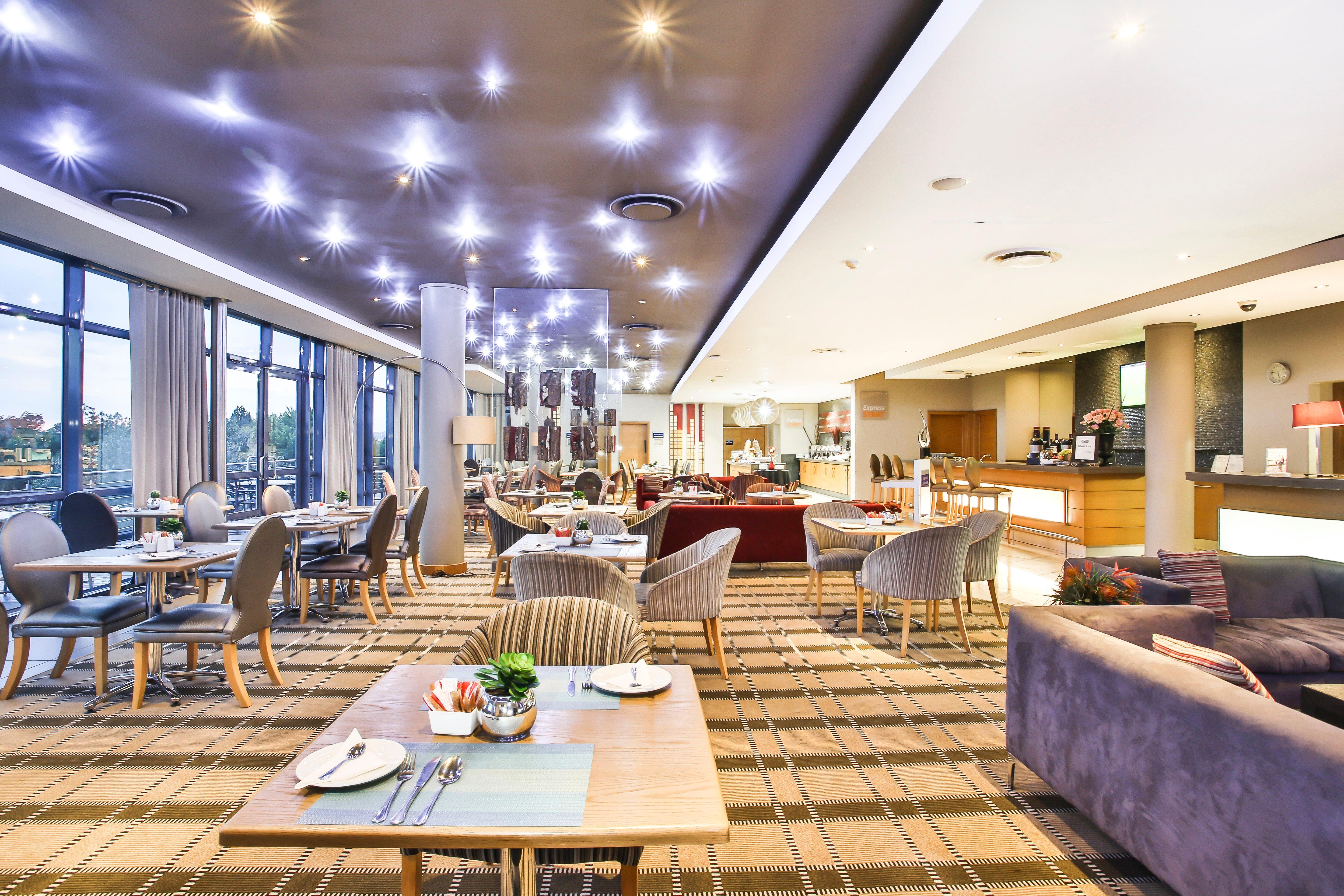 Holiday Inn Express Sandton-Woodmead By Ihg Exterior photo