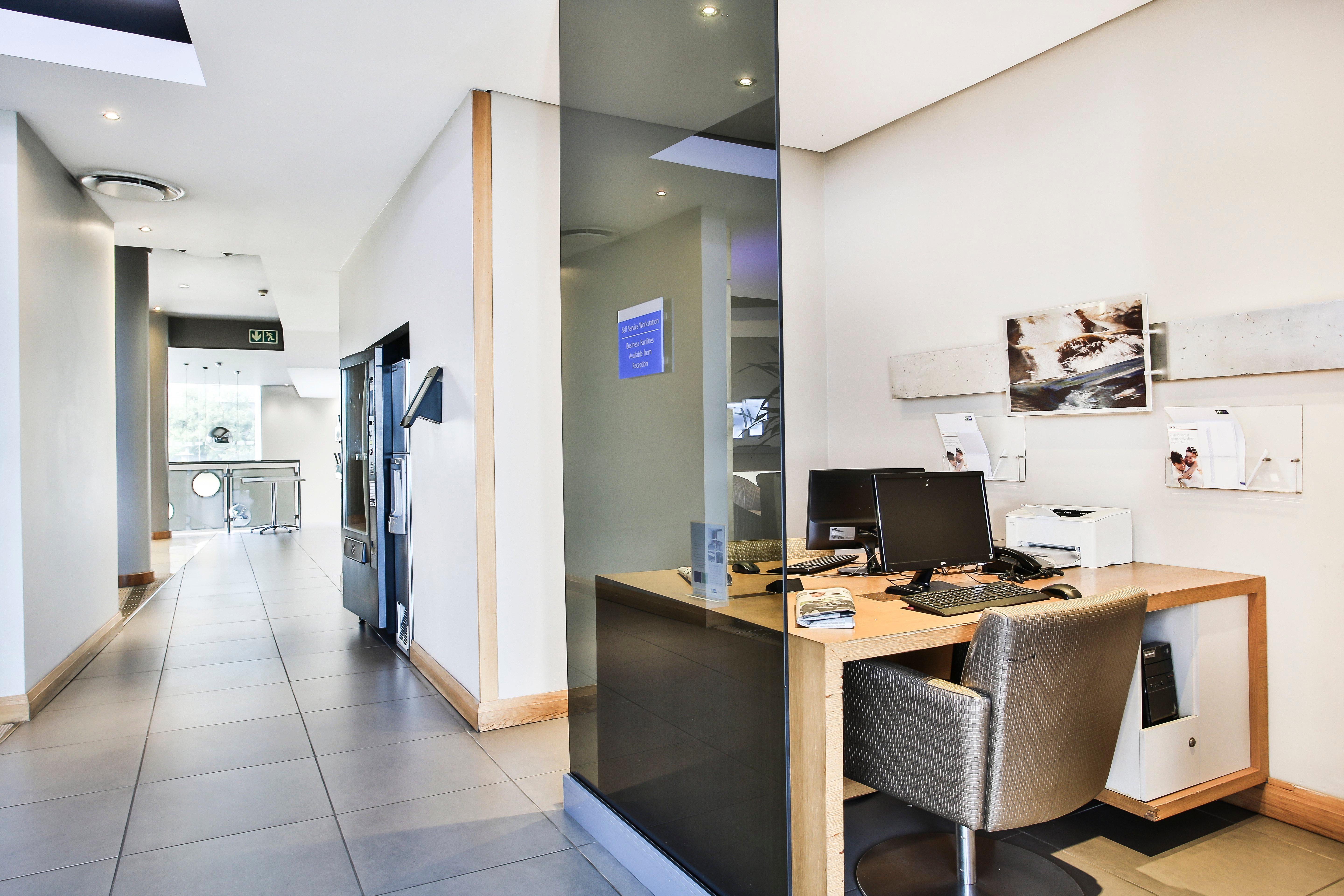 Holiday Inn Express Sandton-Woodmead By Ihg Exterior photo