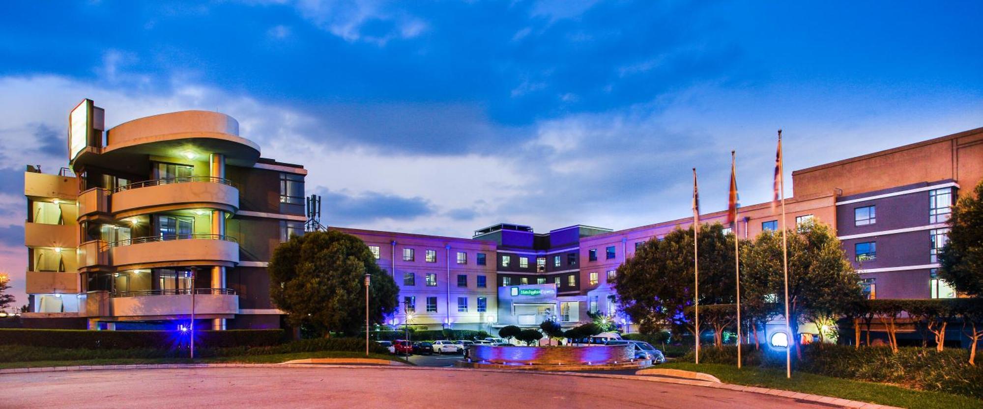 Holiday Inn Express Sandton-Woodmead By Ihg Exterior photo