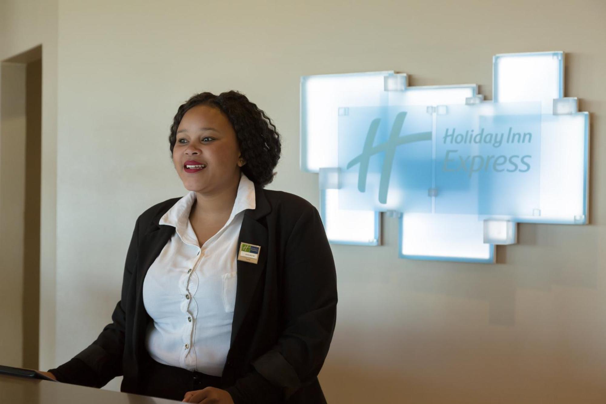 Holiday Inn Express Sandton-Woodmead By Ihg Exterior photo