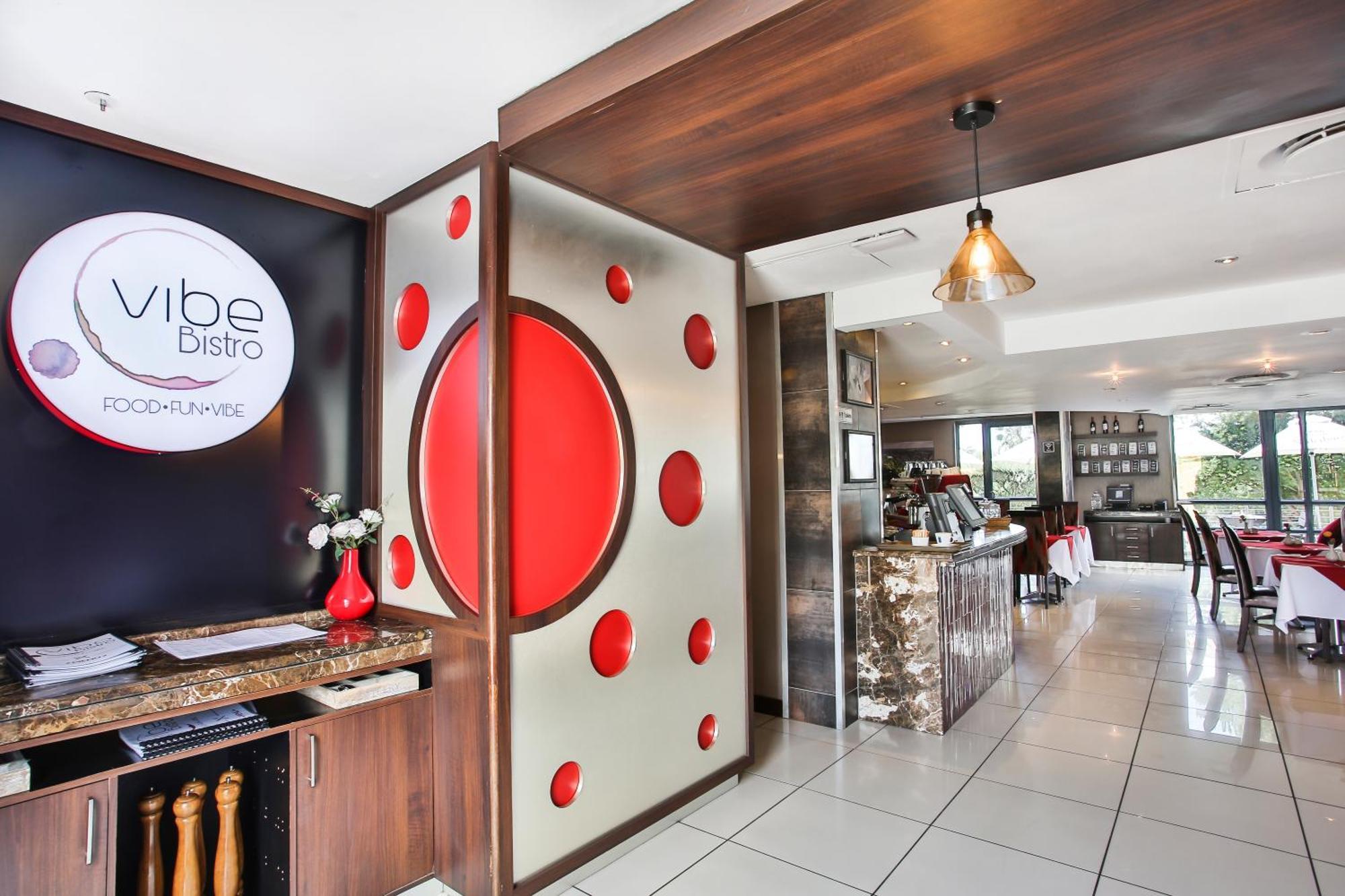 Holiday Inn Express Sandton-Woodmead By Ihg Exterior photo