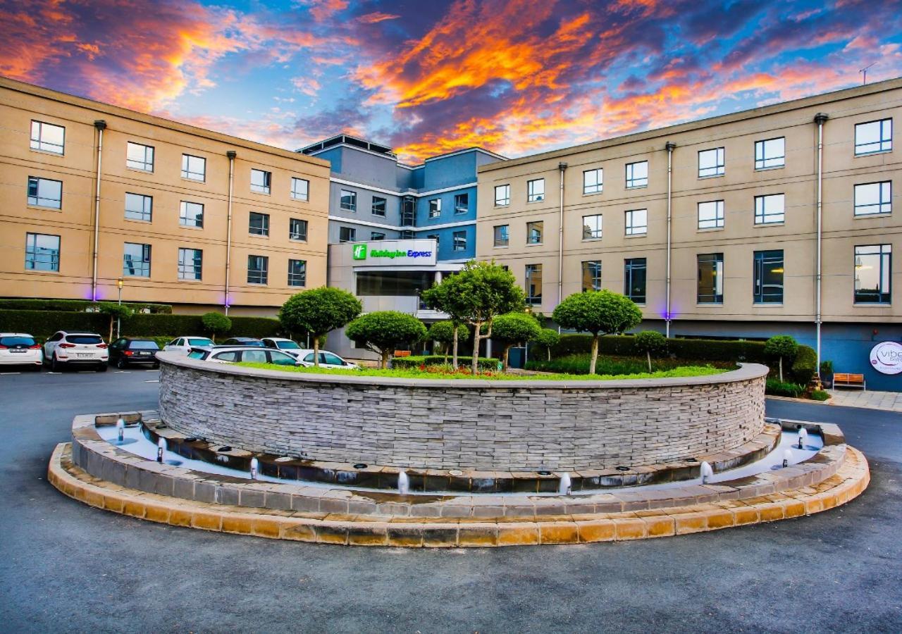 Holiday Inn Express Sandton-Woodmead By Ihg Exterior photo