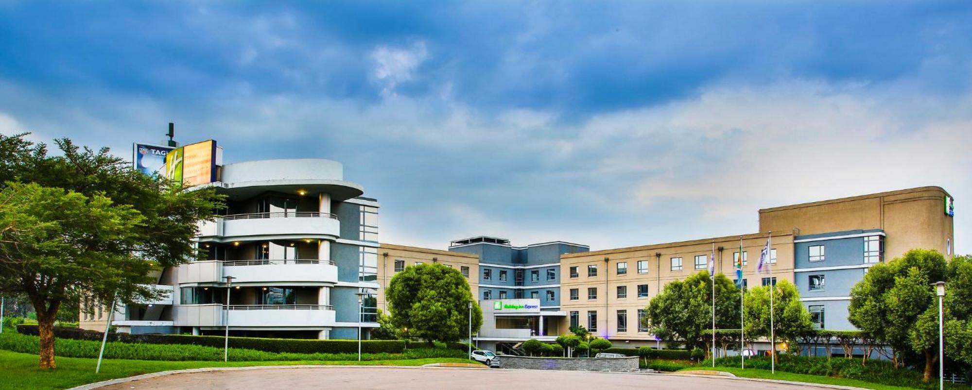 Holiday Inn Express Sandton-Woodmead By Ihg Exterior photo