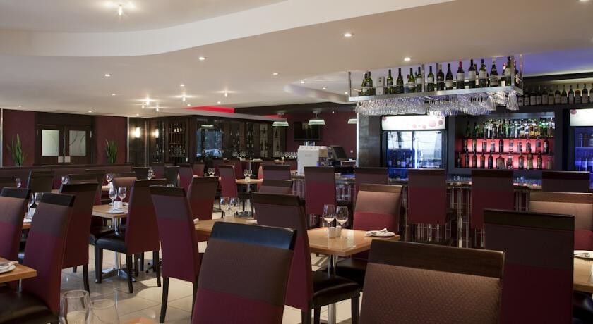 Holiday Inn Express Sandton-Woodmead By Ihg Exterior photo